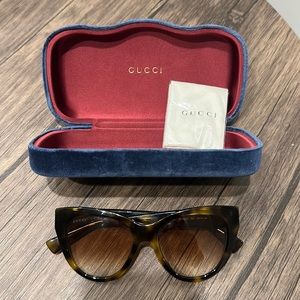 Gucci Cat Eye Gradient Sunglasses - tortoise with case